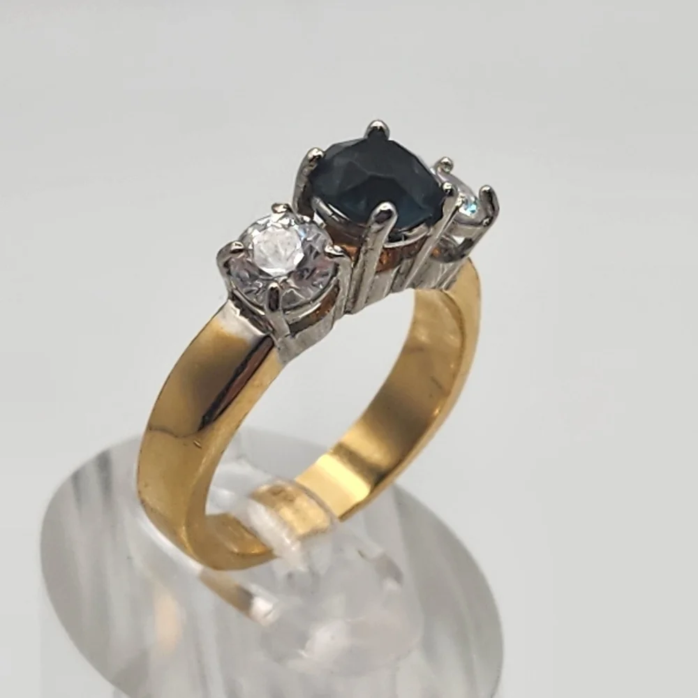 Vintage 18KT HGE Blue & Clear Cubic Zirconia Ring (7)